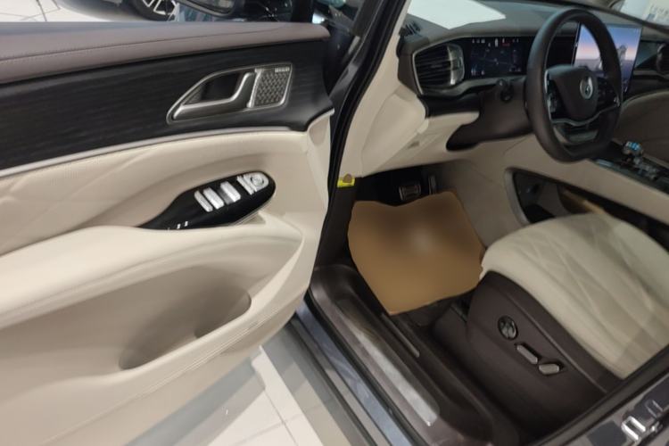 Used Denza D9 2025 DM-i Intelligent Drive 1020 Four-Wheel Drive Flagship Model Driver Seat