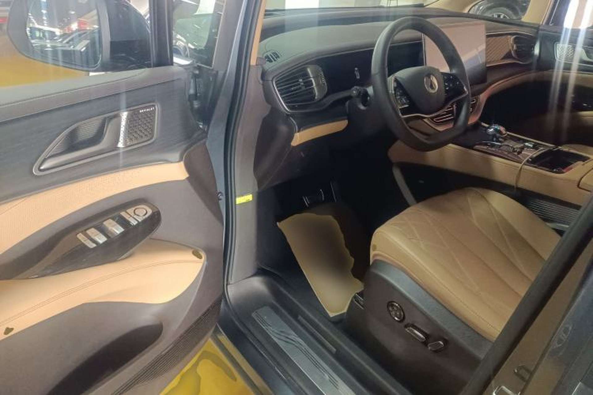 Used Denza D9 2025 DM-i Intelligent Drive 1020 Four-Wheel Drive Flagship Model Driver Seat