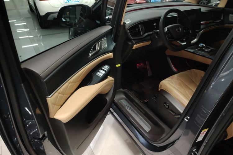 Used Denza D9 2025 DM-i Intelligent Drive 1020 Four-Wheel Drive Flagship Model Driver Seat