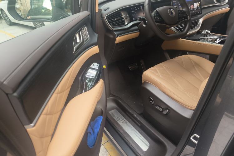 Used Denza D9 2025 DM-i Intelligent Drive 1020 Four-Wheel Drive Flagship Model Driver Seat