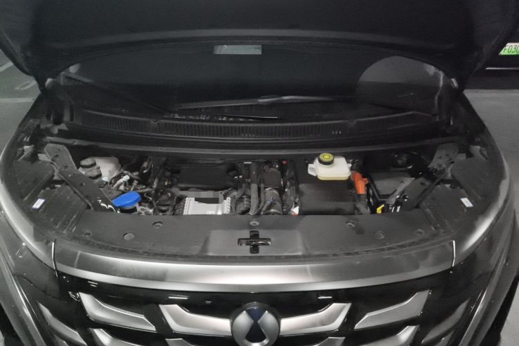 Used Denza D9 2025 DM-i Smart Drive 1020 Four-Wheel Drive Deluxe Model Engine Bay