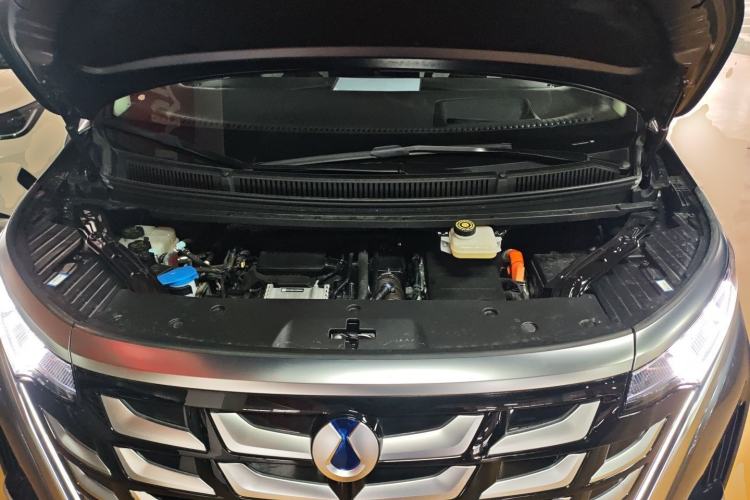 Used Denza D9 2025 DM-i Intelligent Drive 1020 Four-Wheel Drive Prestige Model Engine Bay