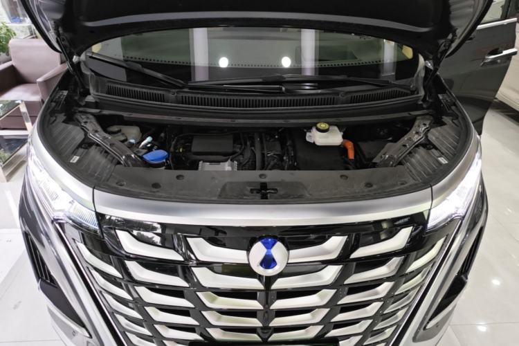 Used Denza D9 2025 DM-i Intelligent Drive 1020 Four-Wheel Drive Flagship Model Engine Bay