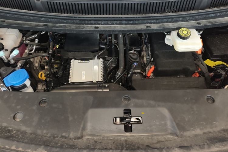 Used Denza D9 2025 DM-i Intelligent Drive 1020 Four-Wheel Drive Flagship Model Engine Bay