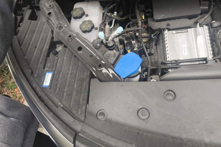 Used Denza D9 2025 DM-i Intelligent Drive 1020 Four-Wheel Drive Flagship Model Engine Bay Right