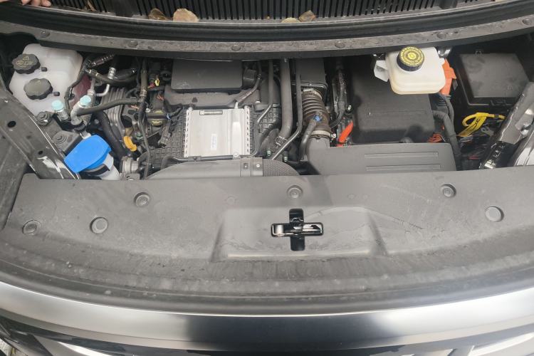 Used Denza D9 2025 DM-i Intelligent Drive 1020 Four-Wheel Drive Flagship Model Engine Bay