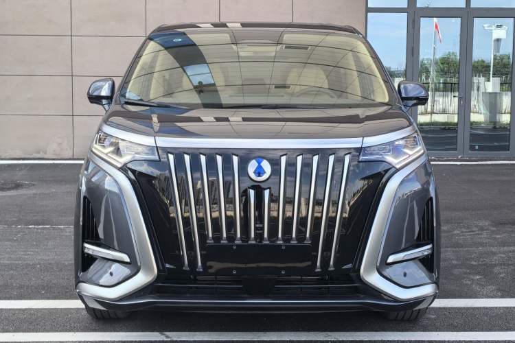Used Denza D9 2025 EV Intelligent Driving Edition 620 Luxury Model Exterior 1