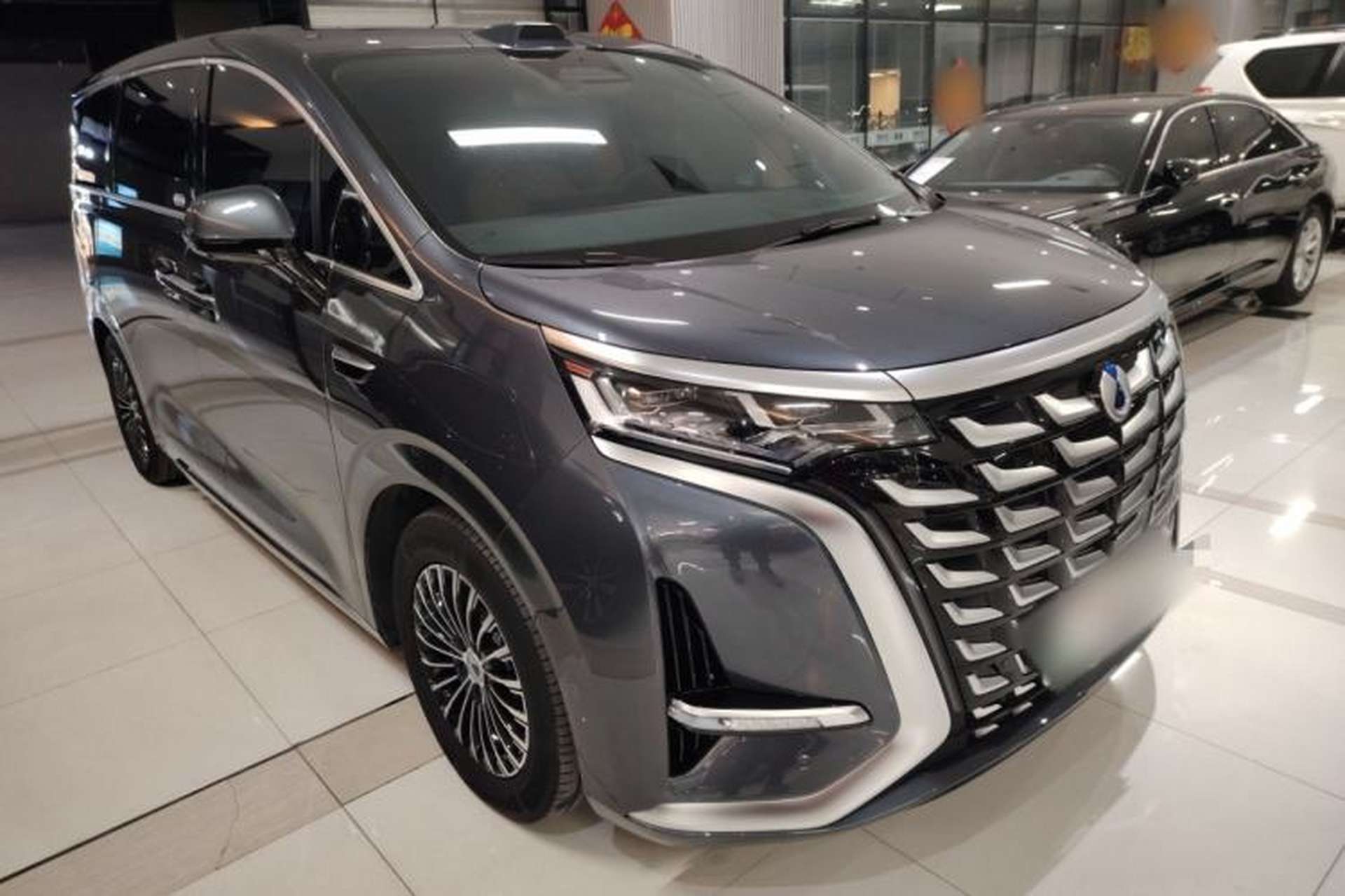 Used Denza D9 2025 DM-i Intelligent Drive 1020 Four-Wheel Drive Flagship Model Exterior 1