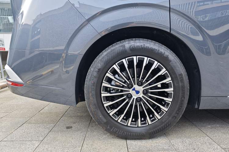 Used Denza D9 2025 DM-i Intelligent Drive 1020 Four-Wheel Drive Flagship Model Exterior 11
