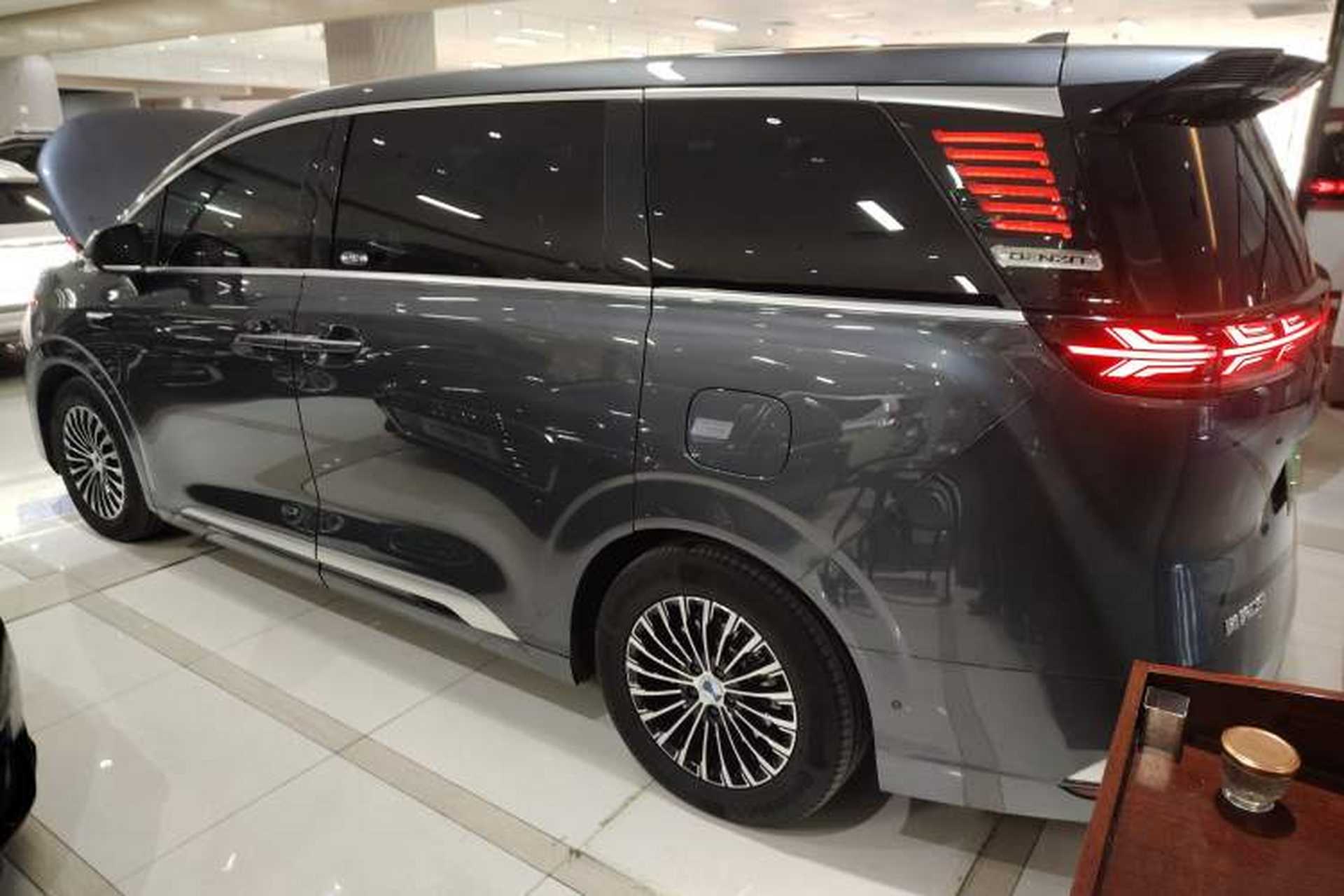 Used Denza D9 2025 DM-i Intelligent Drive 1020 Four-Wheel Drive Flagship Model Exterior 2