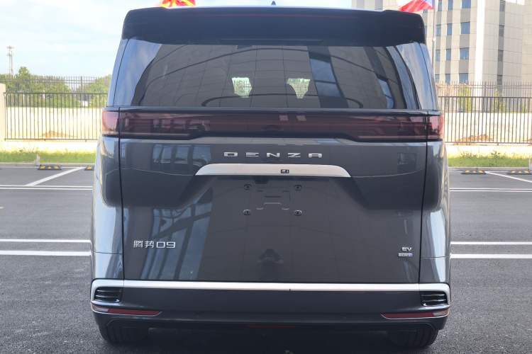 Used Denza D9 2025 EV Intelligent Driving Edition 620 Luxury Model Exterior 5