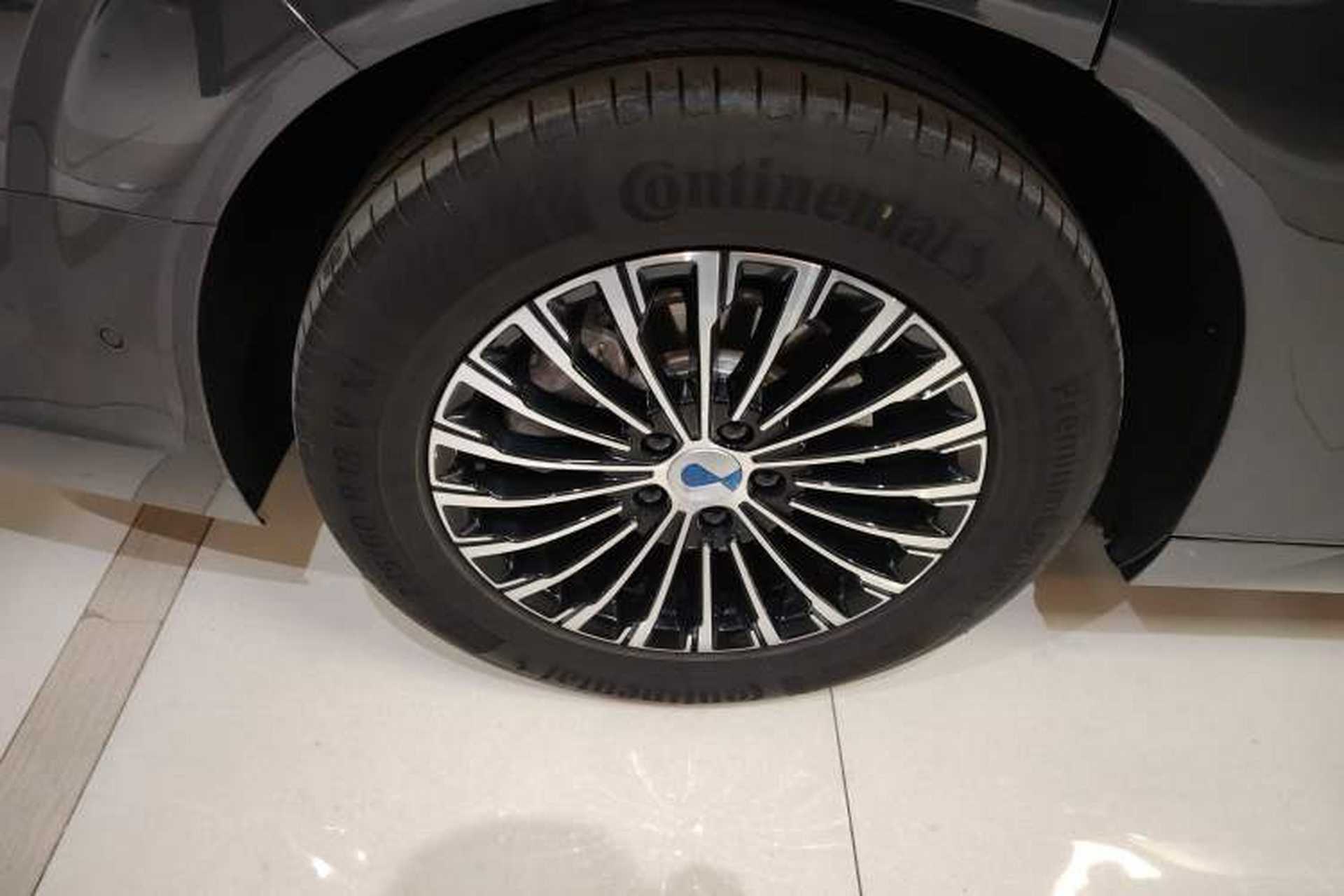 Used Denza D9 2025 DM-i Intelligent Drive 1020 Four-Wheel Drive Flagship Model Exterior 5