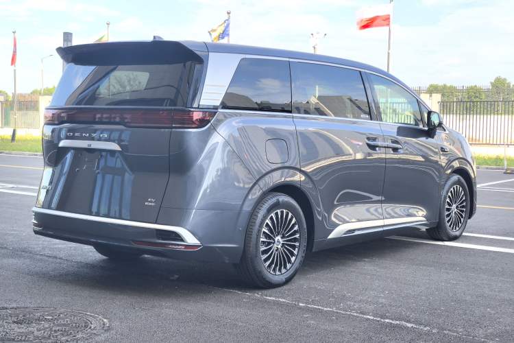 Used Denza D9 2025 EV Intelligent Driving Edition 620 Luxury Model Exterior 6