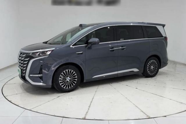 Used Denza D9 2025 DM-i Intelligent Drive 1020 Four-Wheel Drive Flagship Model