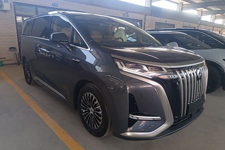 Used Denza D9 2025 EV Intelligent Driving Edition 620 Luxury Model Front Right 45 Deg