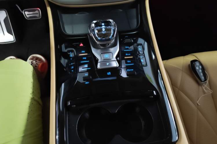 Used Denza D9 2025 DM-i Intelligent Drive 1020 Four-Wheel Drive Flagship Model Gear Lever