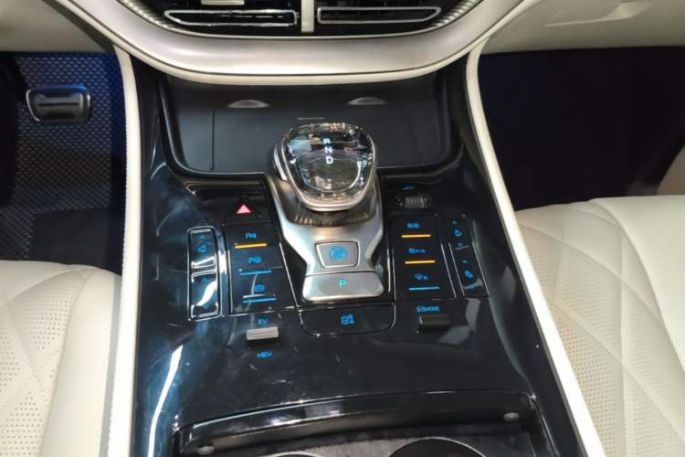 Used Denza D9 2025 DM-i Intelligent Drive 1020 Four-Wheel Drive Prestige Model Gear Lever