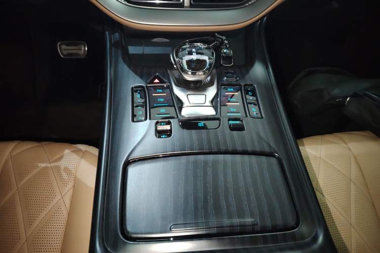 Used Denza D9 2025 DM-i Intelligent Drive 1020 Four-Wheel Drive Flagship Model Gear Lever