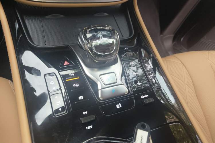 Used Denza D9 2025 DM-i Intelligent Drive 1020 Four-Wheel Drive Flagship Model Gear Lever