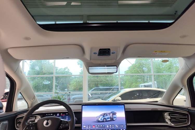 Used Denza D9 2025 DM-i Intelligent Drive 1020 Four-Wheel Drive Flagship Model Headliner
