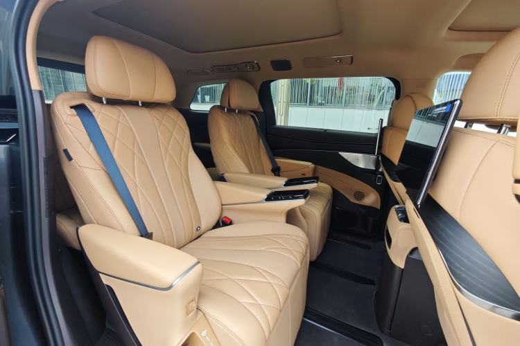Used Denza D9 2025 DM-i Intelligent Drive 1020 Four-Wheel Drive Flagship Model Interior 1