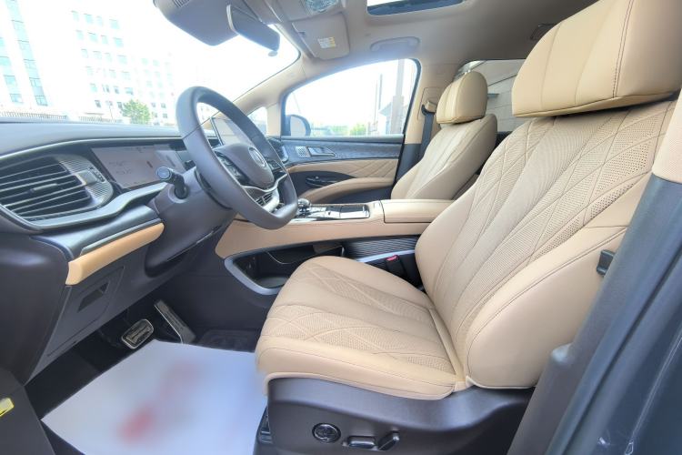Used Denza D9 2025 EV Intelligent Driving Edition 620 Luxury Model Interior 1