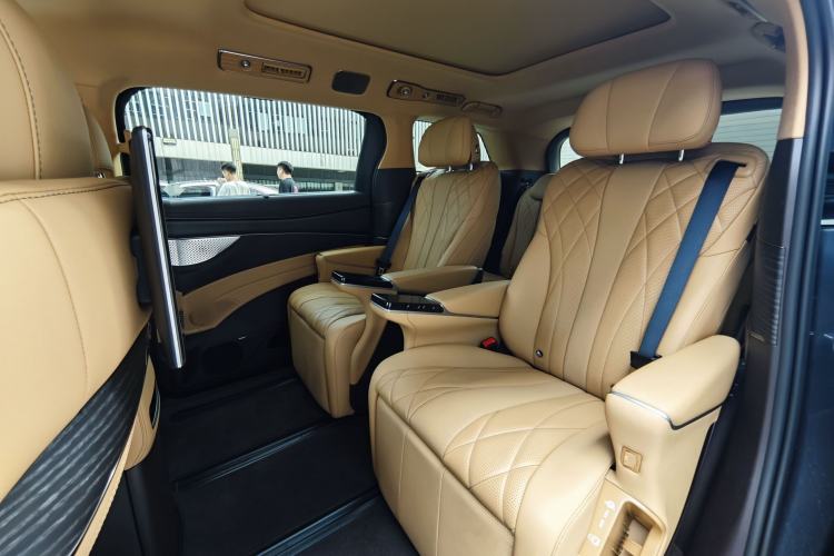 Used Denza D9 2025 DM-i Intelligent Drive 1020 Four-Wheel Drive Flagship Model Interior 10