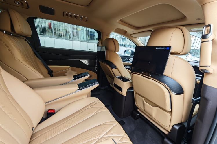 Used Denza D9 2025 DM-i Intelligent Drive 1020 Four-Wheel Drive Flagship Model Interior 11