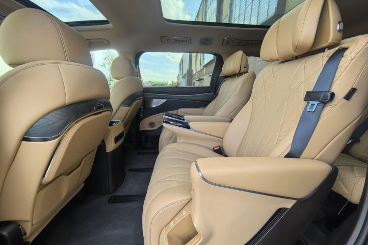 Used Denza D9 2025 EV Intelligent Driving Edition 620 Luxury Model Interior 2