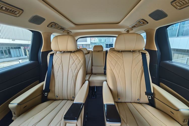 Used Denza D9 2025 DM-i Intelligent Drive 1020 Four-Wheel Drive Flagship Model Interior 5