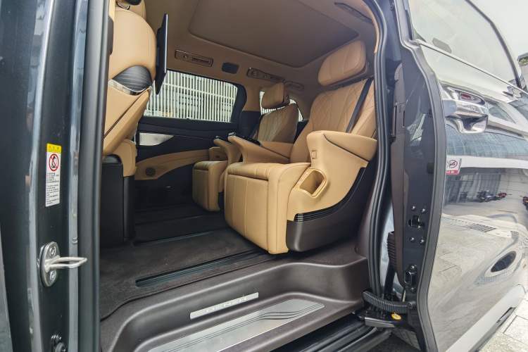 Used Denza D9 2025 DM-i Intelligent Drive 1020 Four-Wheel Drive Flagship Model Interior 6