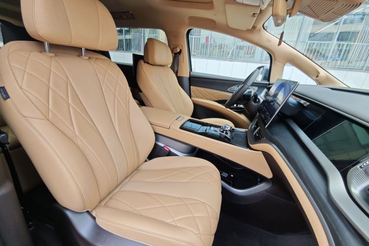 Used Denza D9 2025 DM-i Intelligent Drive 1020 Four-Wheel Drive Flagship Model Interior 7
