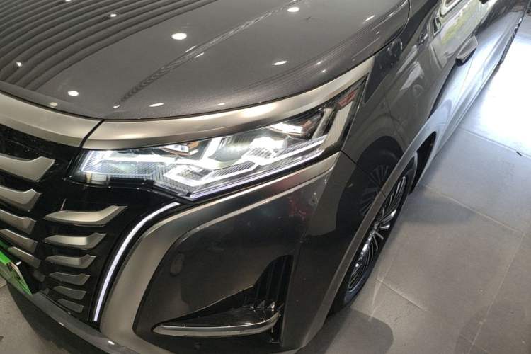 Used Denza D9 2025 DM-i Intelligent Drive 1020 Four-Wheel Drive Flagship Model Left Front Headlight