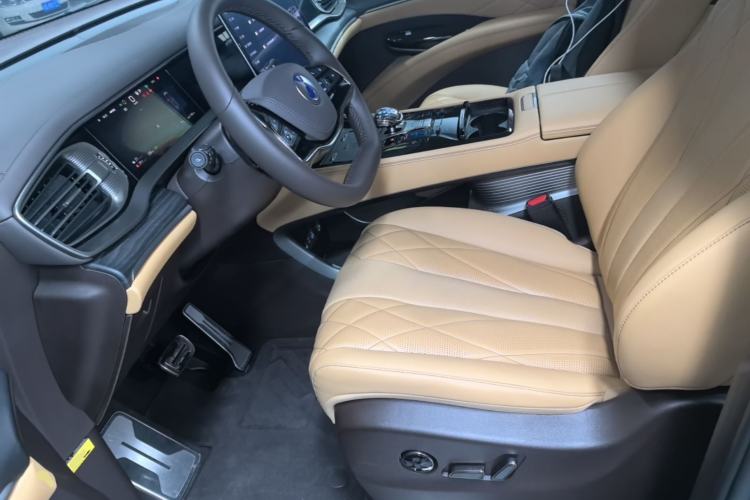 Used Denza D9 2025 DM-i Intelligent Drive 1020 Four-Wheel Drive Flagship Model Left Front Seat