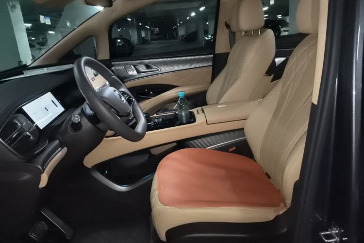 Used Denza D9 2025 DM-i Smart Drive 1020 Four-Wheel Drive Deluxe Model Left Front Seat