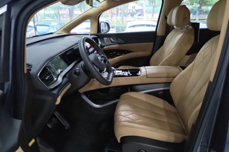 Used Denza D9 2025 DM-i Intelligent Drive 1020 Four-Wheel Drive Flagship Model Left Front Seat