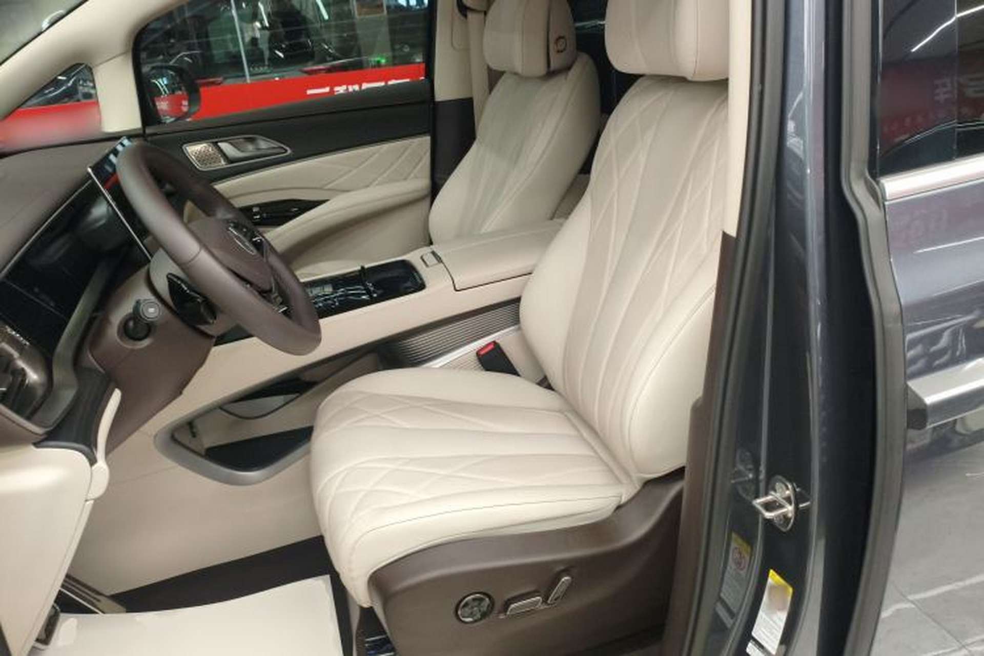 Used Denza D9 2025 DM-i Intelligent Drive 1020 Four-Wheel Drive Flagship Model Left Front Seat