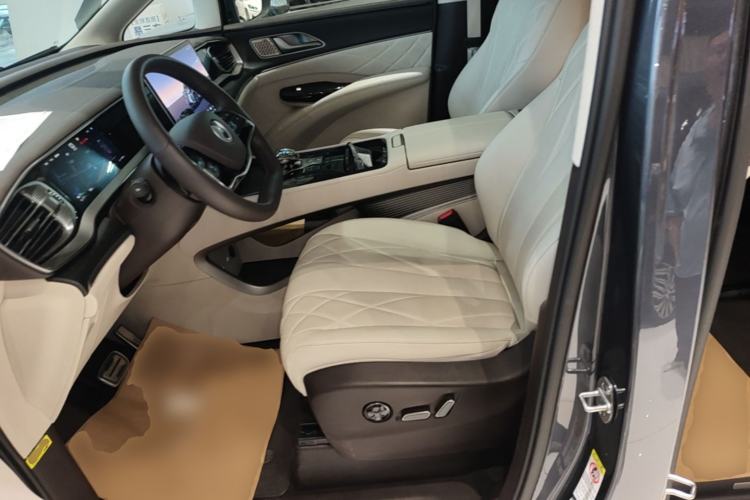 Used Denza D9 2025 DM-i Intelligent Drive 1020 Four-Wheel Drive Flagship Model Left Front Seat
