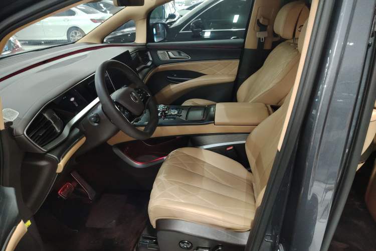 Used Denza D9 2025 DM-i Intelligent Drive 1020 Four-Wheel Drive Flagship Model Left Front Seat