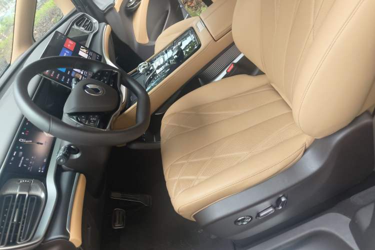 Used Denza D9 2025 DM-i Intelligent Drive 1020 Four-Wheel Drive Flagship Model Left Front Seat