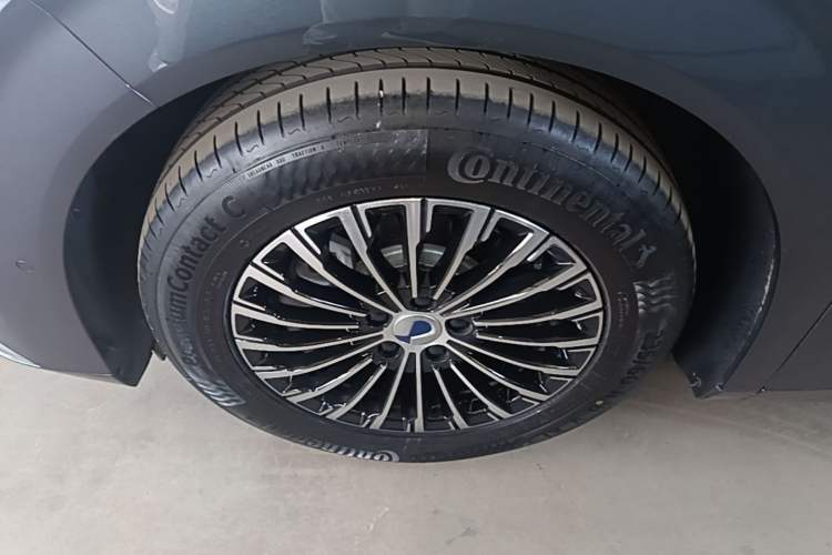 Used Denza D9 2025 EV Intelligent Driving Edition 620 Luxury Model Left Front Wheel Hub