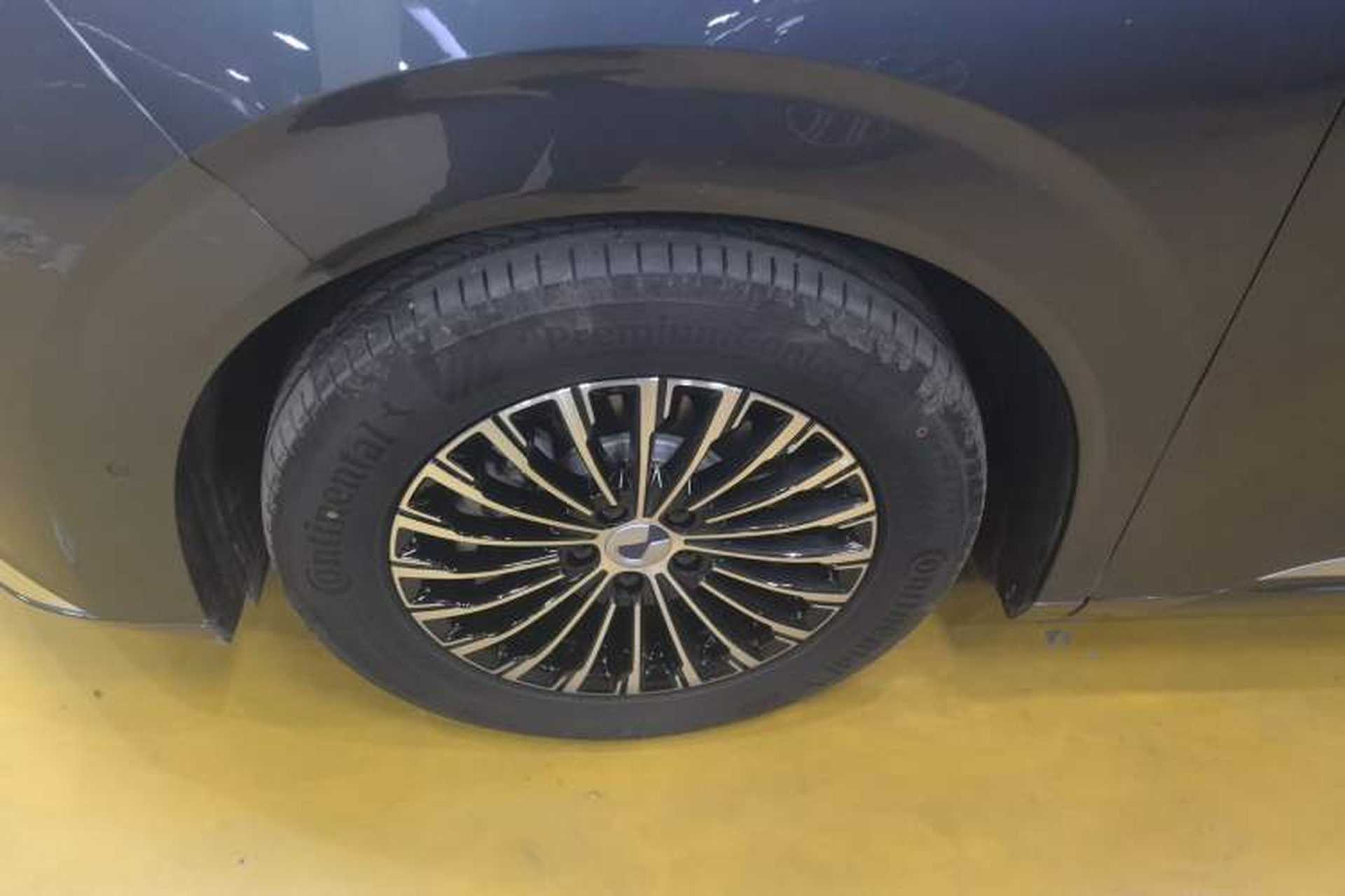 Used Denza D9 2025 DM-i Intelligent Drive 1020 Four-Wheel Drive Prestige Model Left Front Wheel Hub