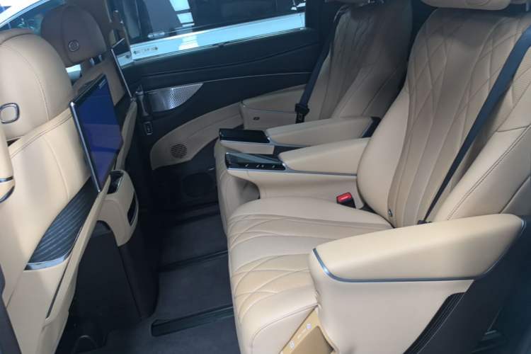 Used Denza D9 2025 DM-i Intelligent Drive 1020 Four-Wheel Drive Flagship Model Left Rear Seat