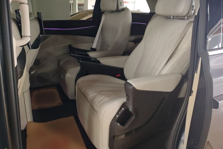 Used Denza D9 2025 DM-i Intelligent Drive 1020 Four-Wheel Drive Prestige Model Left Rear Seat
