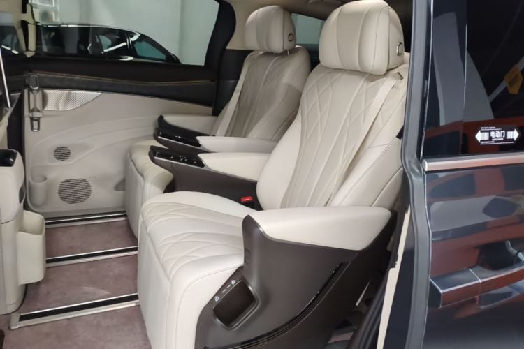 Used Denza D9 2025 DM-i Intelligent Drive 1020 Four-Wheel Drive Prestige Model Left Rear Seat