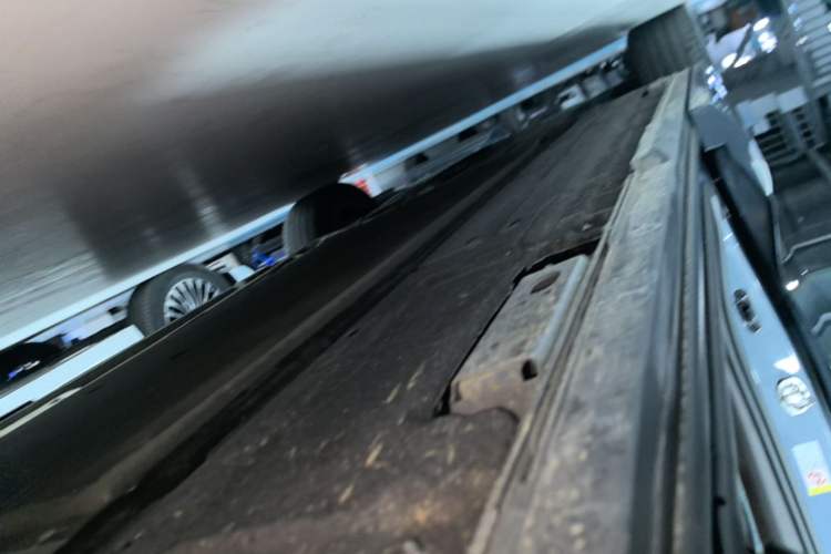 Used Denza D9 2025 DM-i Intelligent Drive 1020 Four-Wheel Drive Flagship Model Left Side Sill
