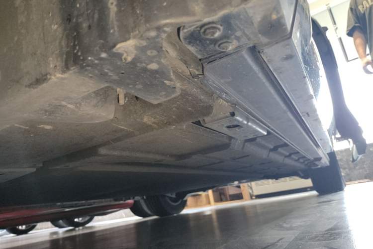Used Denza D9 2025 DM-i Intelligent Drive 1020 Four-Wheel Drive Flagship Model Left Side Sill