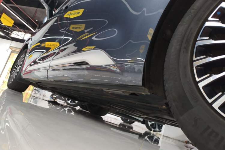 Used Denza D9 2025 DM-i Intelligent Drive 1020 Four-Wheel Drive Prestige Model Left Side Sill