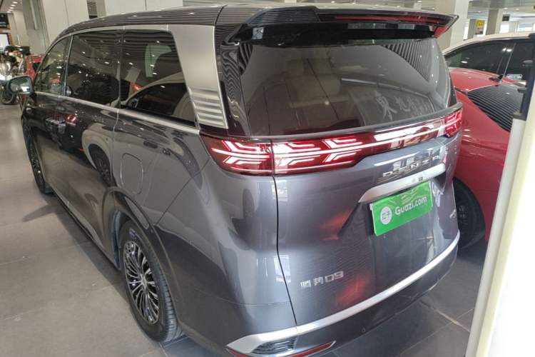 Used Denza D9 2025 DM-i Intelligent Drive 1020 Four-Wheel Drive Flagship Model Rear