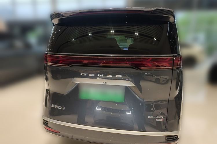 Used Denza D9 2025 DM-i Intelligent Drive 1020 Four-Wheel Drive Flagship Model Rear